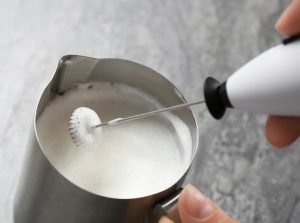 Preparing foamed milk