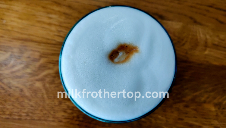 Froth on latte macchiato