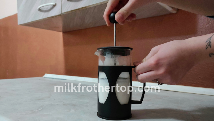 Frothing milk in French press