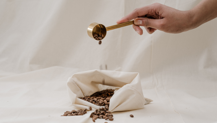 Mixing cappuccino beans and regular coffee beans